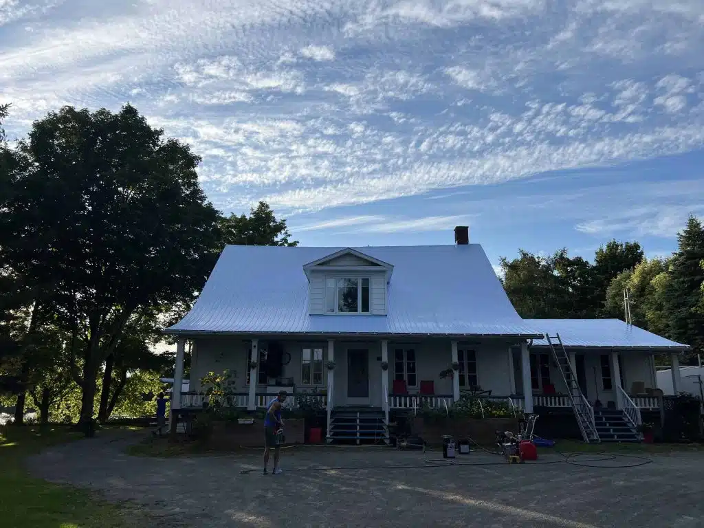 peinture de toiture a montmagny bleue pale
