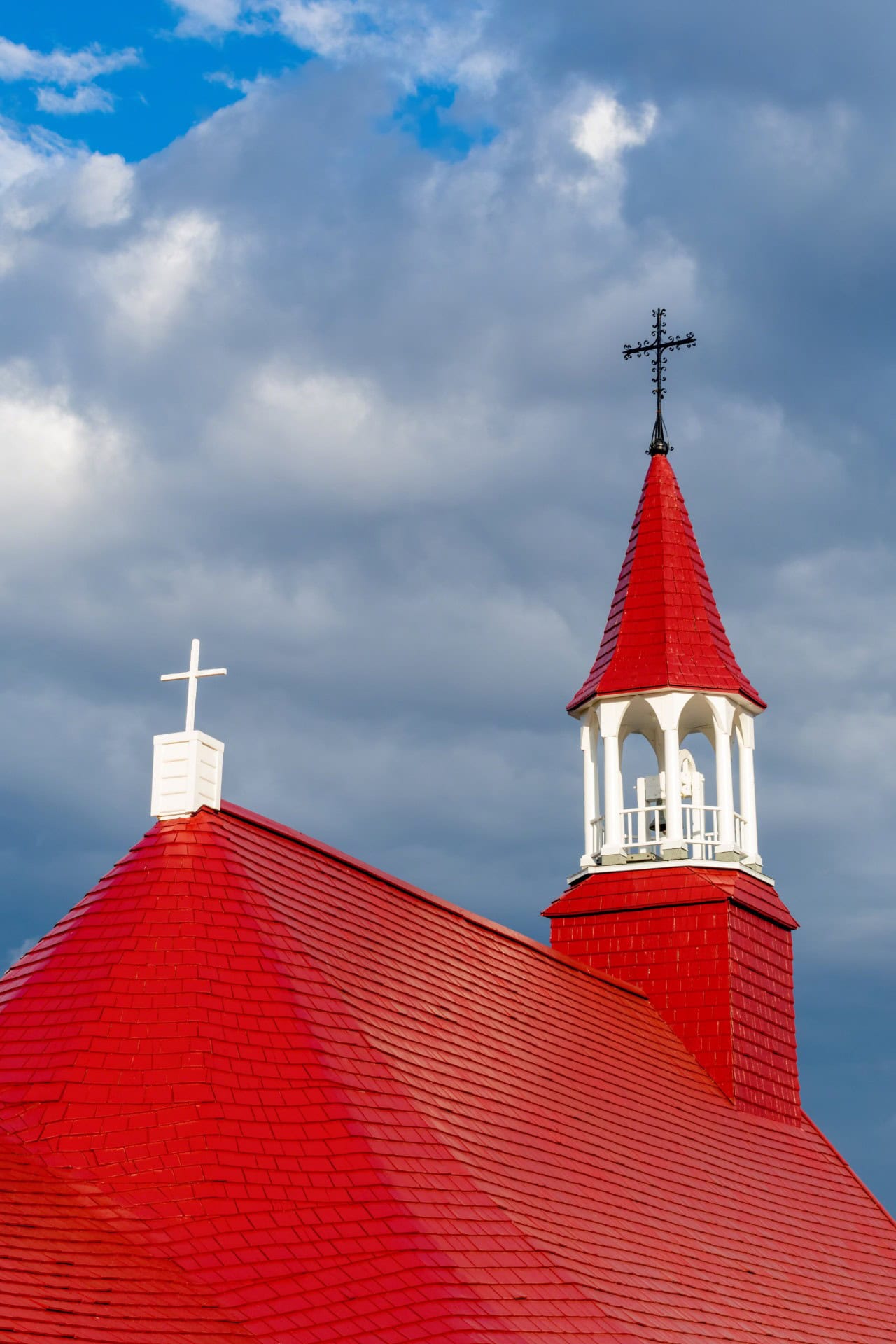 réparation de toiture red church roof and dramatic sky 2024 12 02 17 28 17 utc Custom